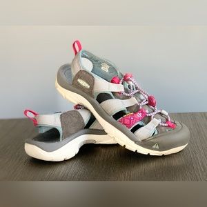 Sandals KEEN Newport Evo H2 1016486 Neutral Grey/Raspberry size 9